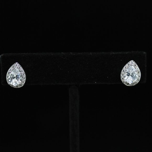 14kt Gold Dipped Halo Swarovski Earrings - Picture 7 of 8